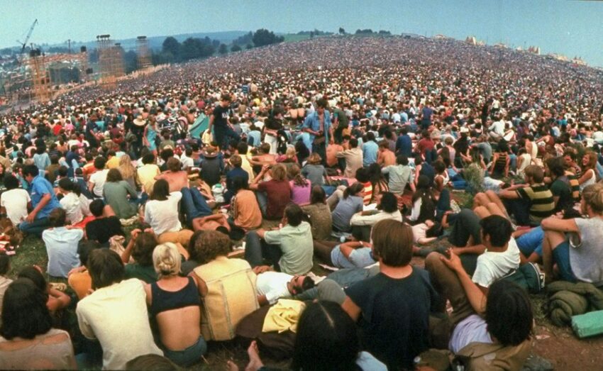 crowd at woodstock